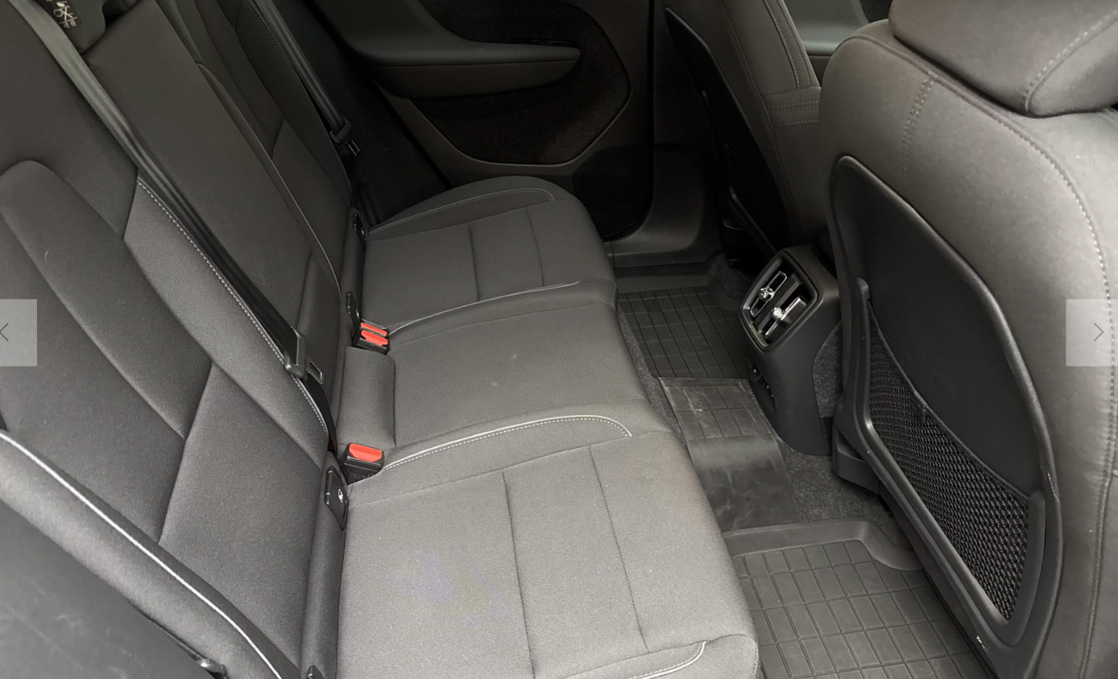 Sort Volvo EX40 fra 2025