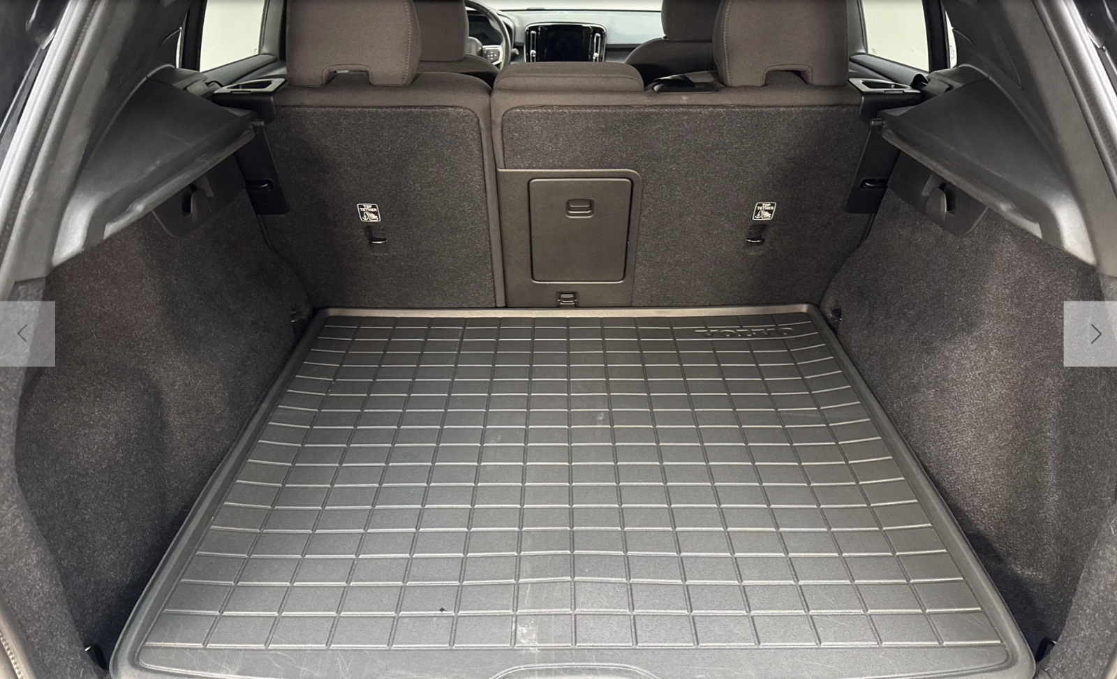 Sort Volvo EX40 fra 2025