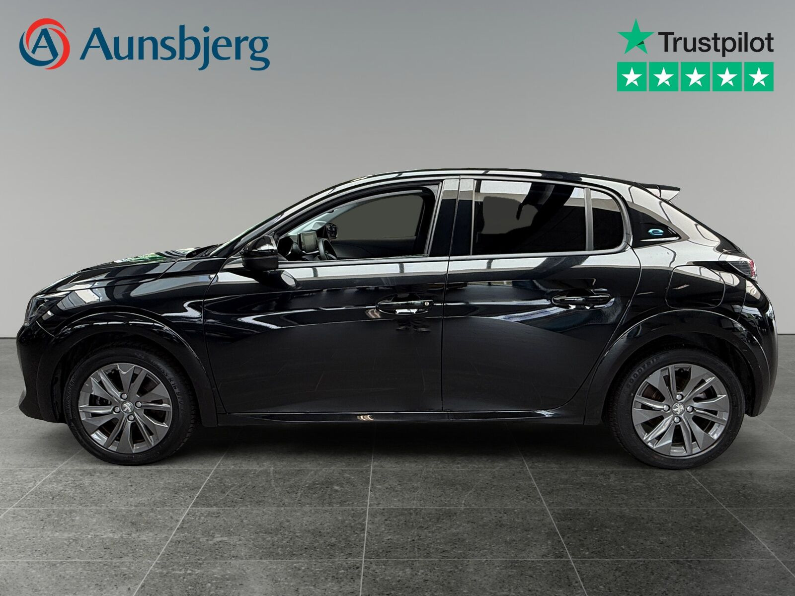 Sort Peugeot e-208 fra 2023