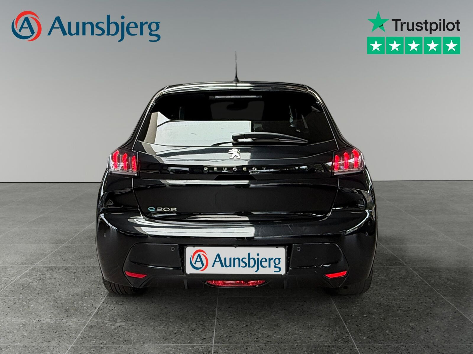 Sort Peugeot e-208 fra 2023