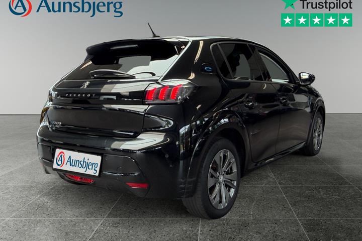 Sort Peugeot e-208 fra 2023