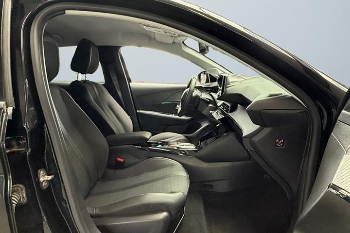 Sort Peugeot e-208 fra 2023