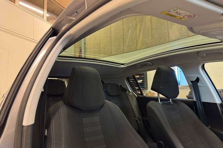 Sølv Peugeot 308 fra 2017
