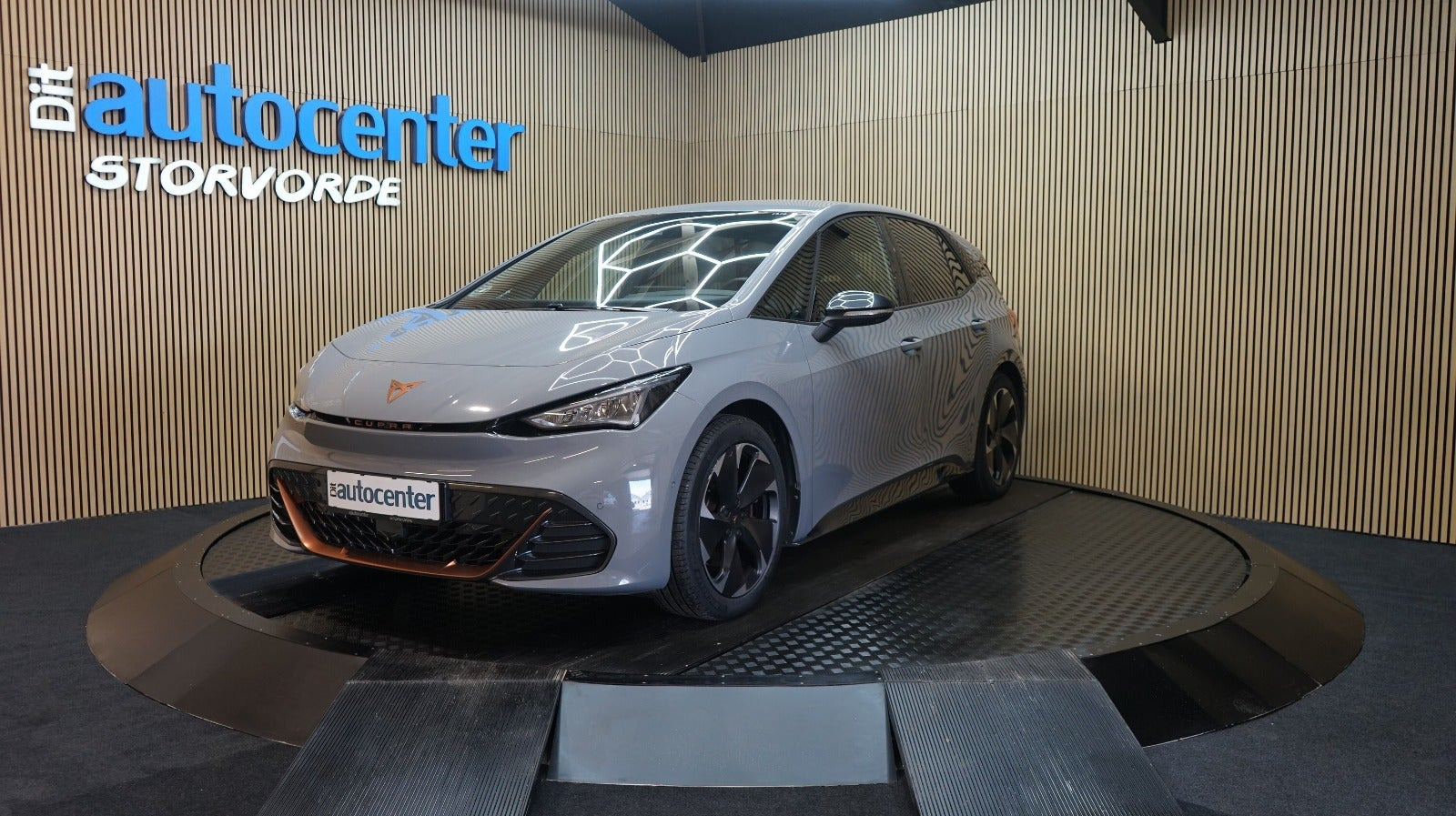 Grå Cupra Born fra 2023