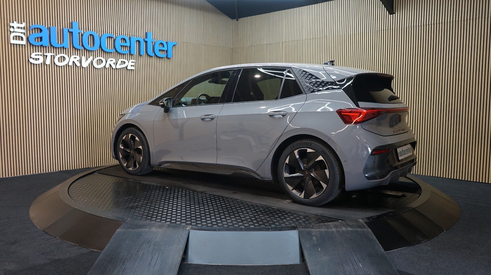 Grå Cupra Born fra 2023