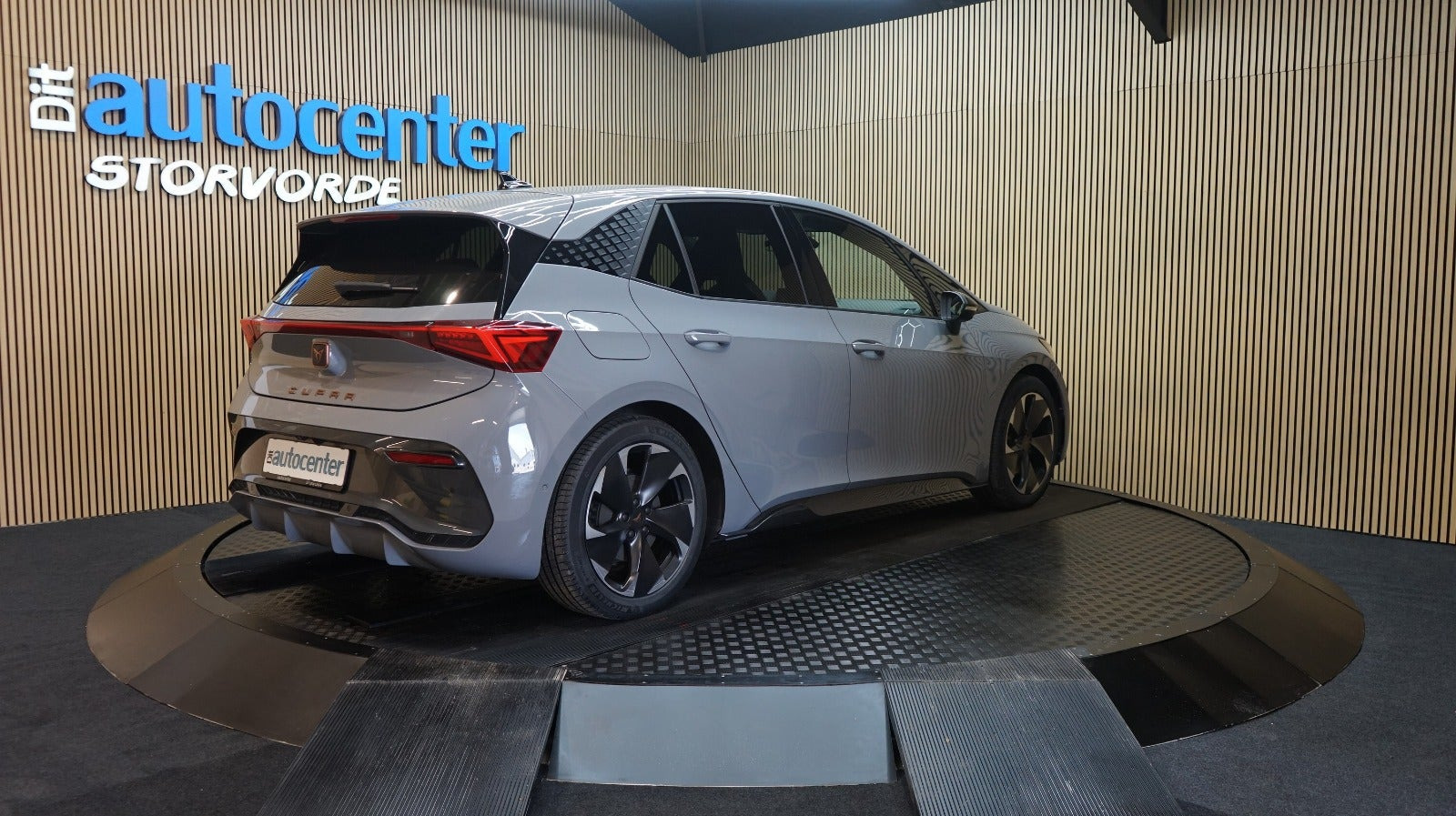 Grå Cupra Born fra 2023