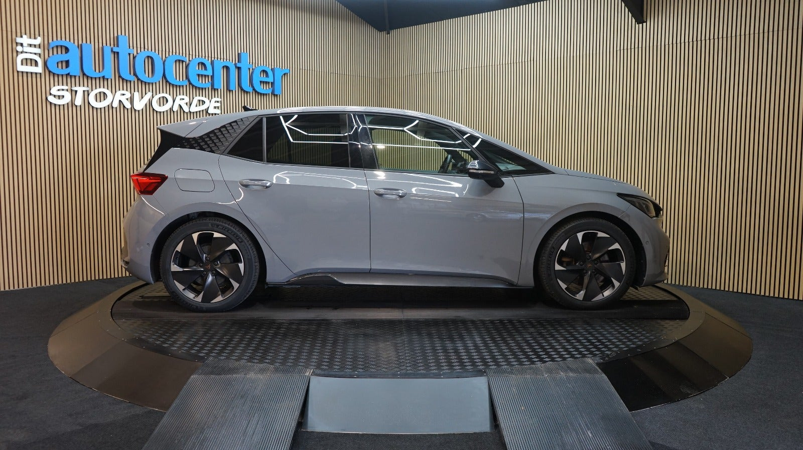 Grå Cupra Born fra 2023