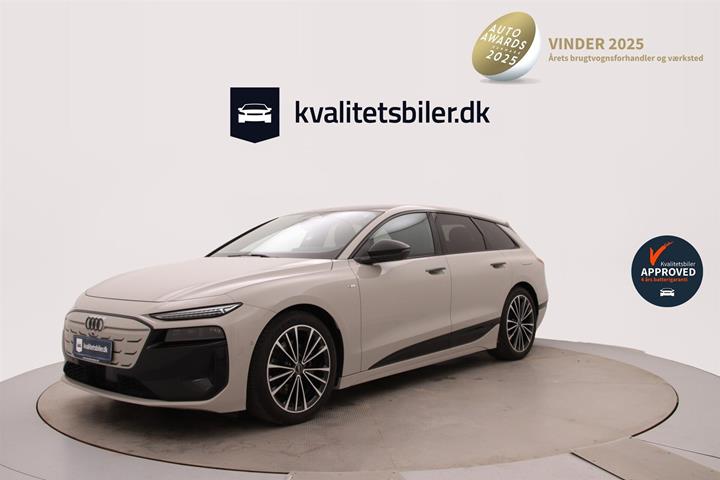 Beige Audi A6 fra 2025 set udefra