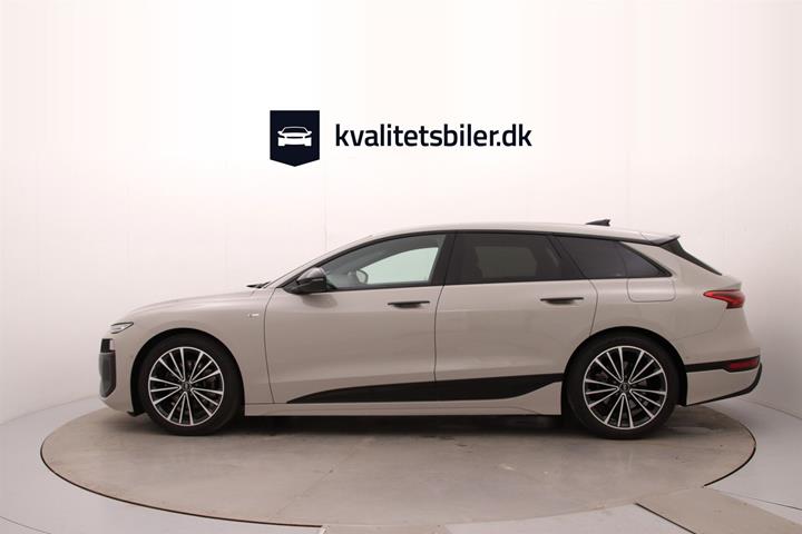 Beige Audi A6 fra 2025