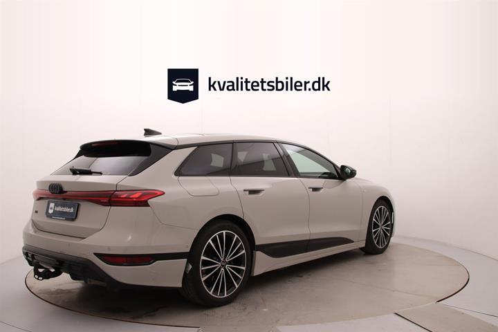 Beige Audi A6 fra 2025