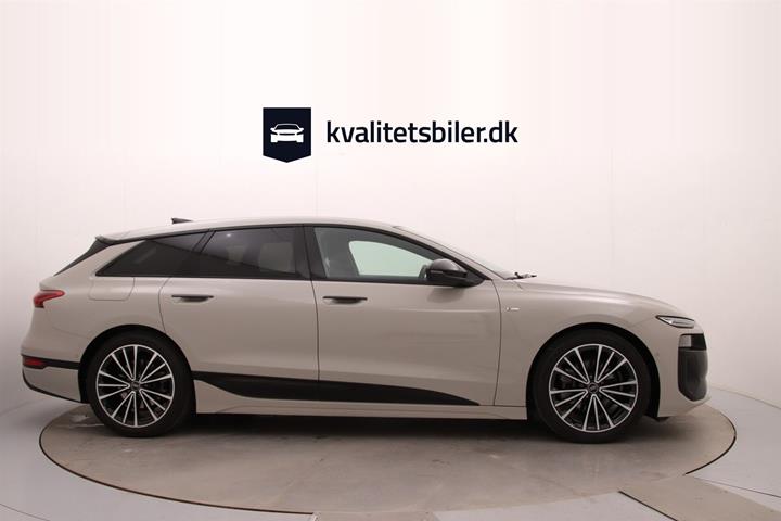 Beige Audi A6 fra 2025