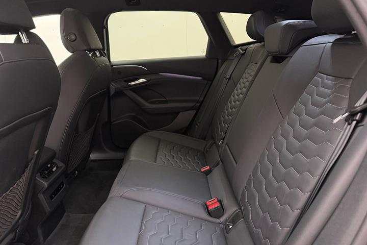 Beige Audi A6 fra 2025
