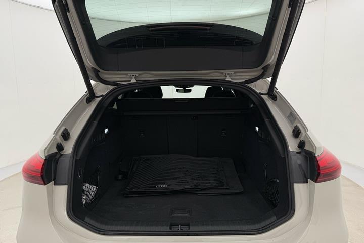 Beige Audi A6 fra 2025