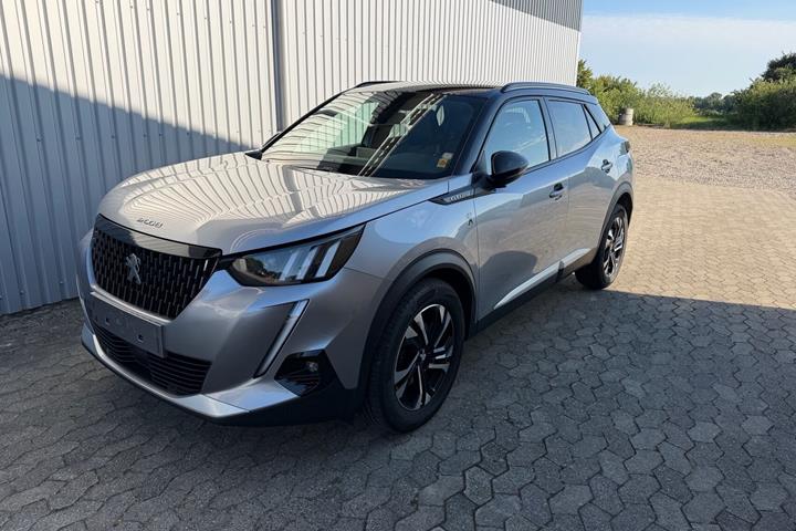 Grå Peugeot 2008 fra 2020 set udefra