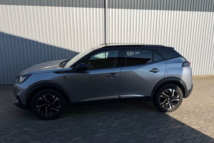 Grå Peugeot 2008 fra 2020