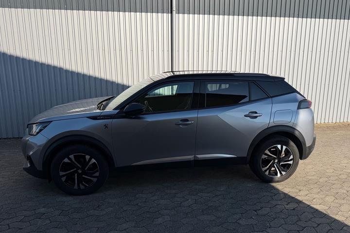 Grå Peugeot 2008 fra 2020