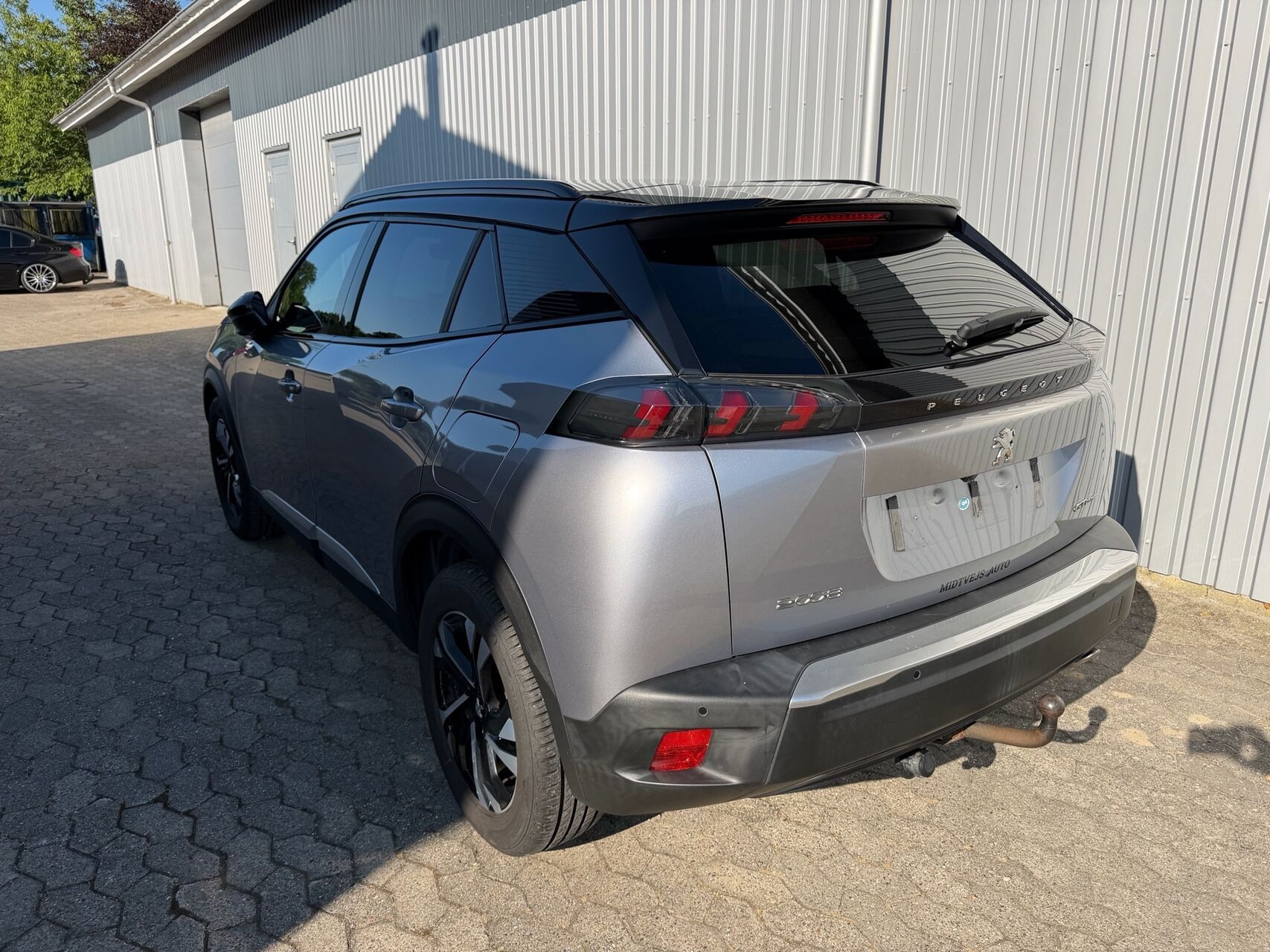 Grå Peugeot 2008 fra 2020