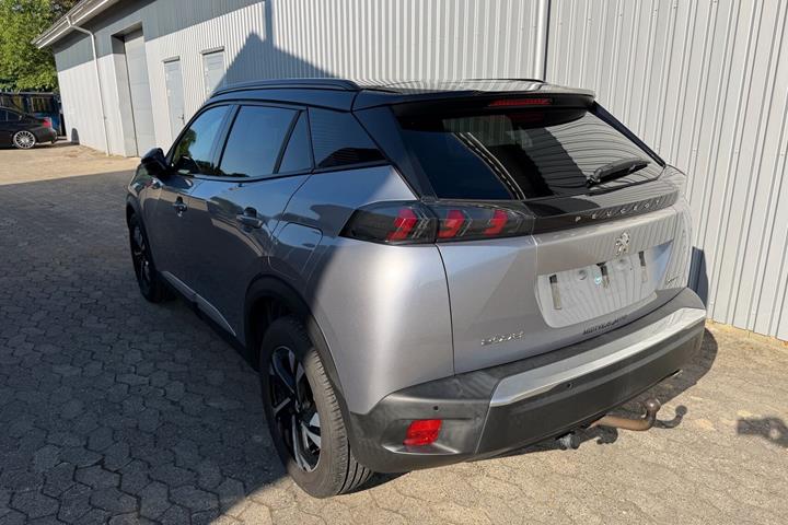 Grå Peugeot 2008 fra 2020