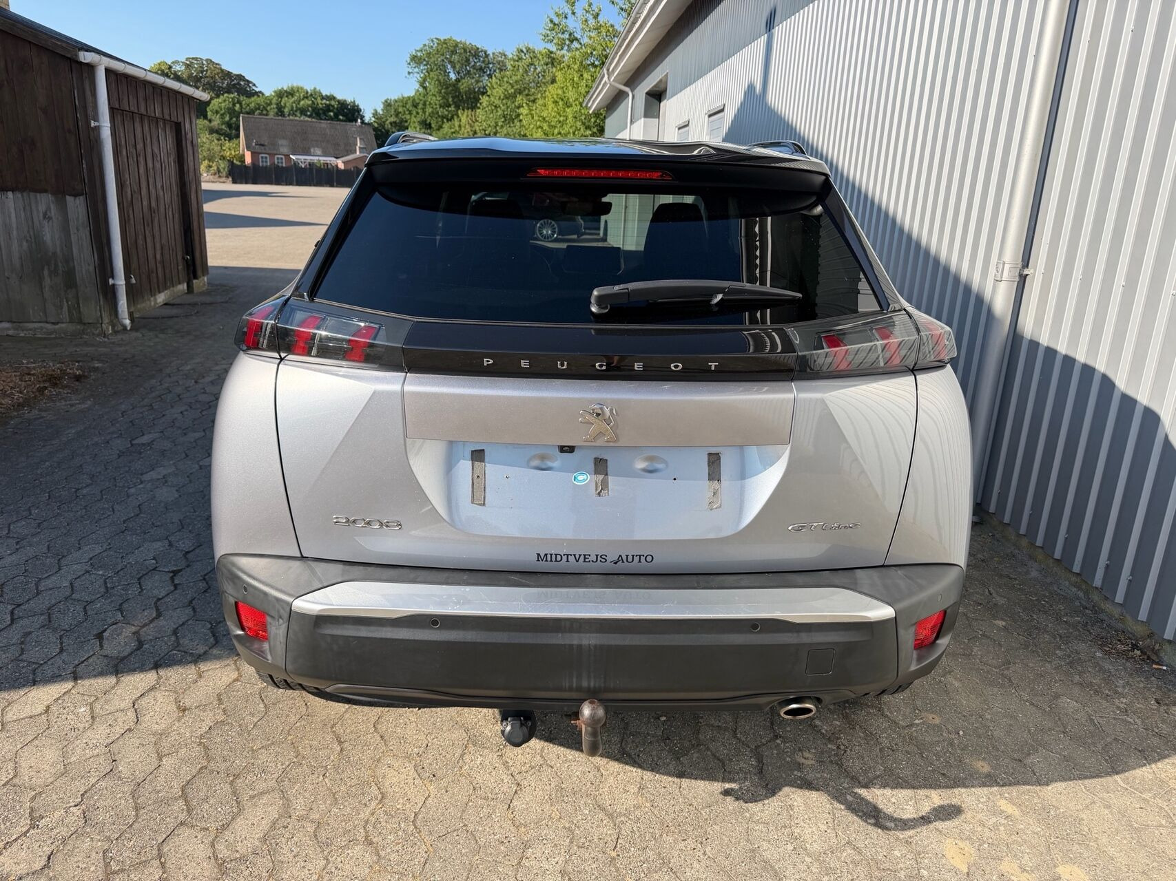 Grå Peugeot 2008 fra 2020