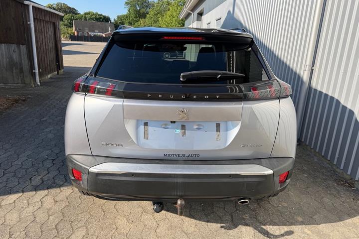 Grå Peugeot 2008 fra 2020