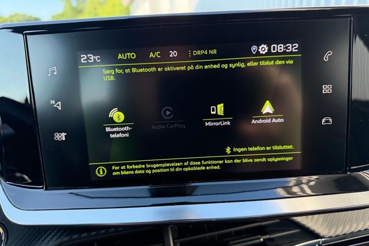 Grå Peugeot 2008 fra 2020