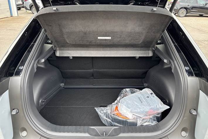 Grå Toyota Toyota C-HR+ fra 2026