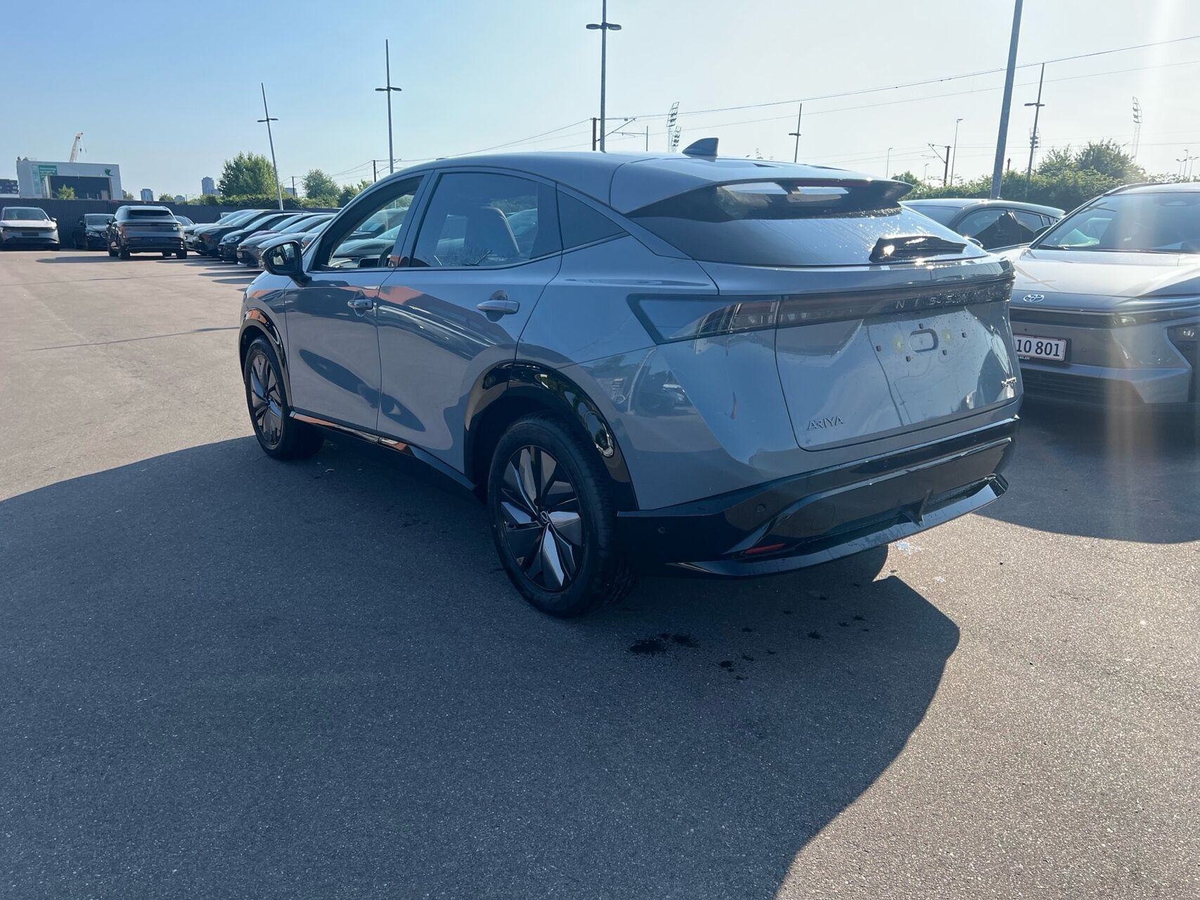 Grå Nissan Ariya fra 2026
