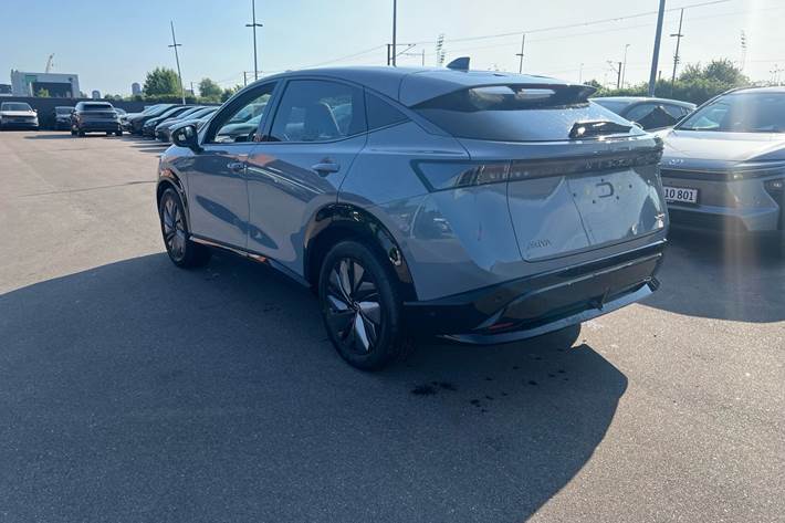 Grå Nissan Ariya fra 2026