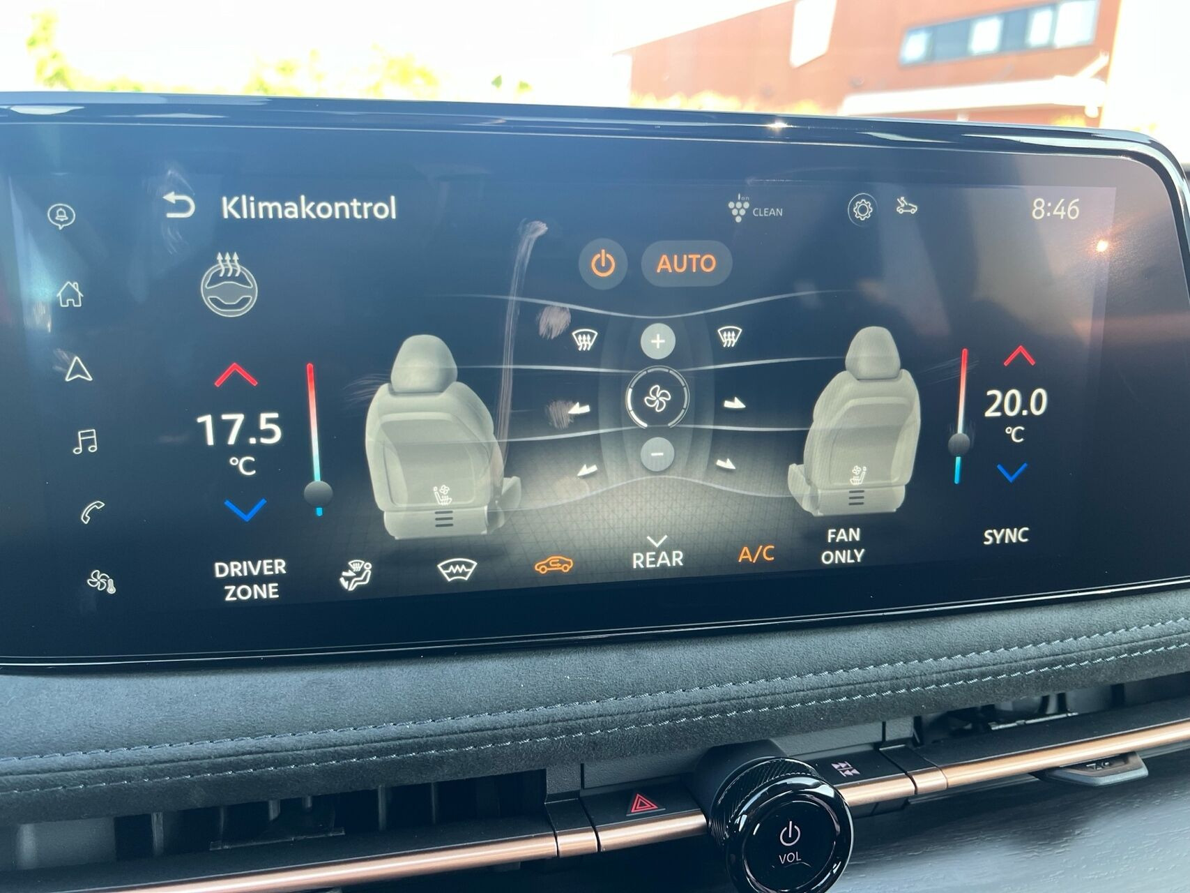 Grå Nissan Ariya fra 2026