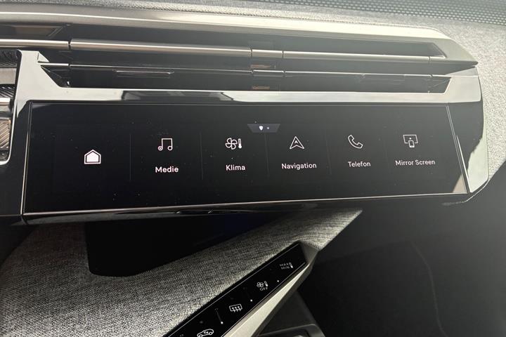 Sort Peugeot e-3008 fra 2025