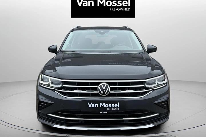 Grå VW Tiguan fra 2021