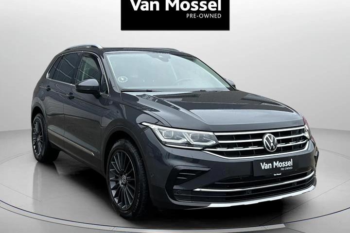 Grå VW Tiguan fra 2021