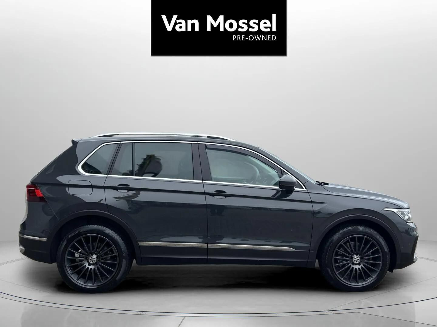 Grå VW Tiguan fra 2021