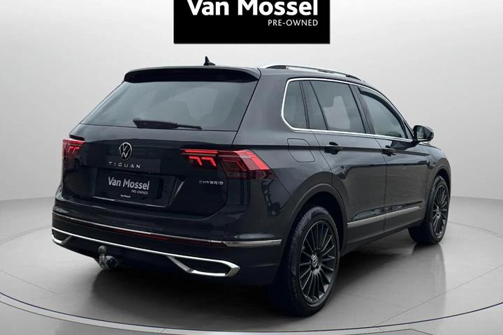 Grå VW Tiguan fra 2021