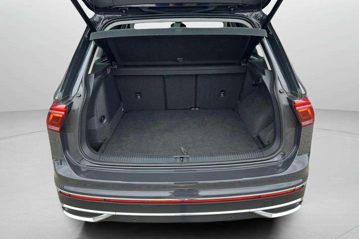 Grå VW Tiguan fra 2021