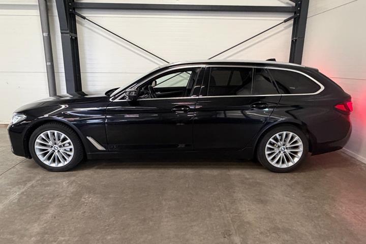 Sort BMW 530i fra 2021