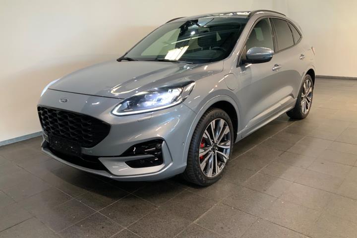 Grå Ford Kuga fra 2021 set udefra
