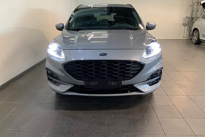 Grå Ford Kuga fra 2021