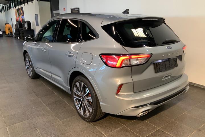 Grå Ford Kuga fra 2021