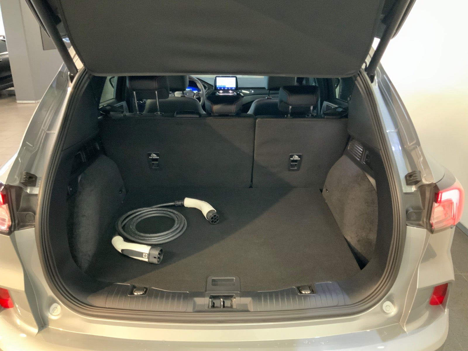 Grå Ford Kuga fra 2021