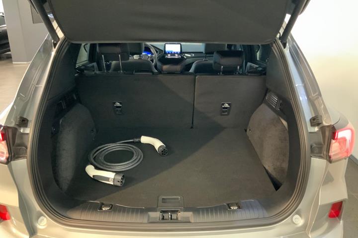 Grå Ford Kuga fra 2021