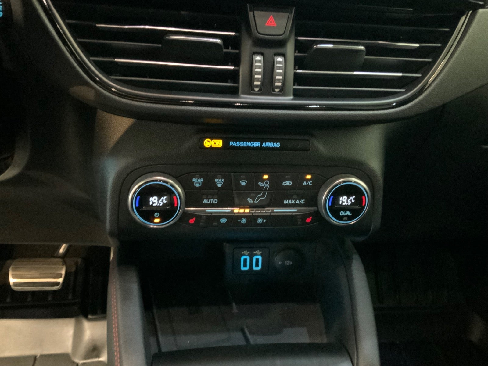 Grå Ford Kuga fra 2021