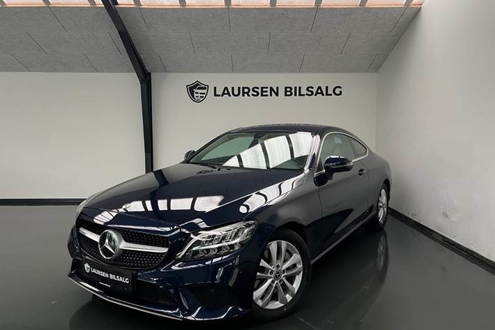 Blå Mercedes C300 fra 2018