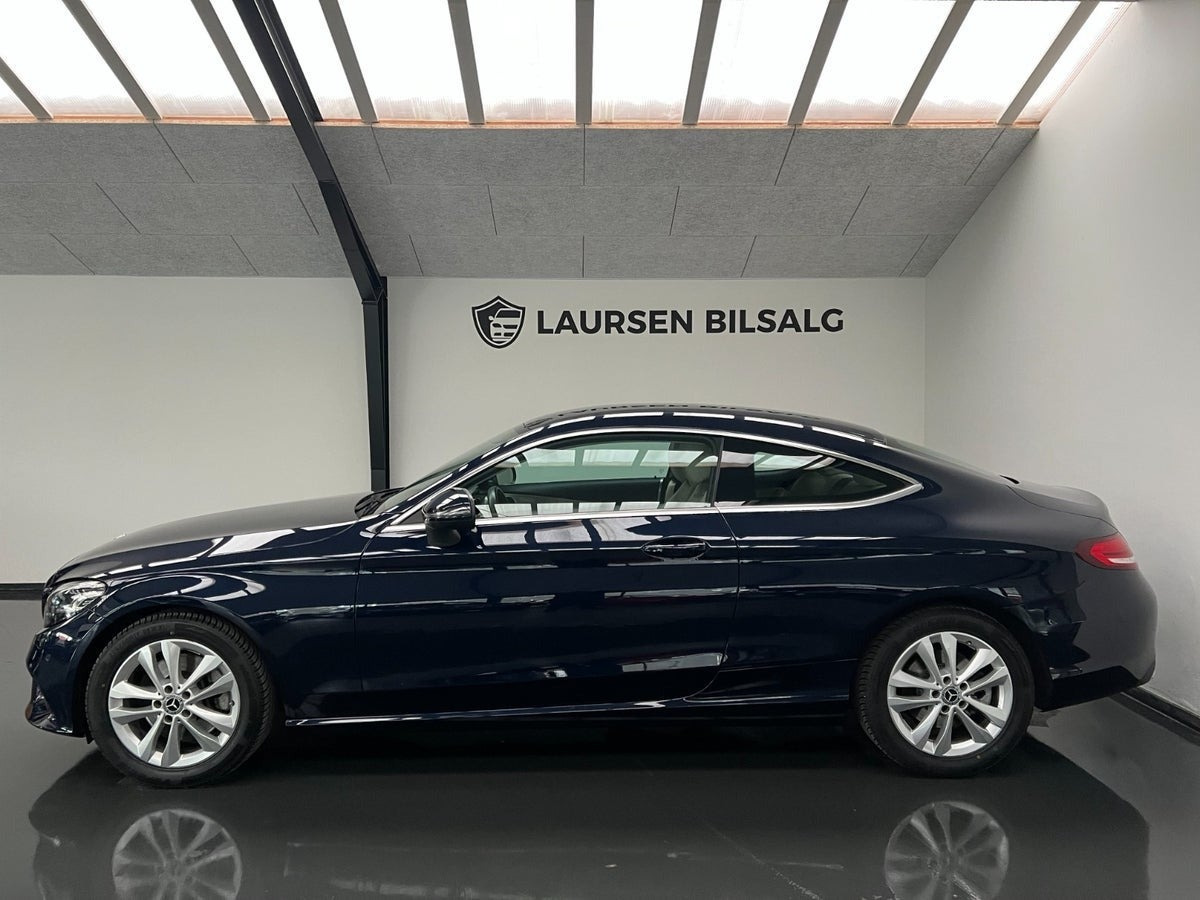 Blå Mercedes C300 fra 2018