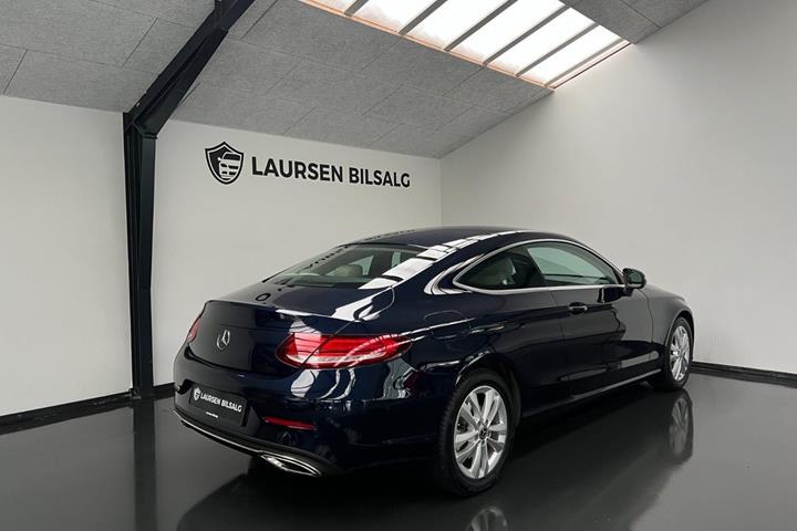 Blå Mercedes C300 fra 2018