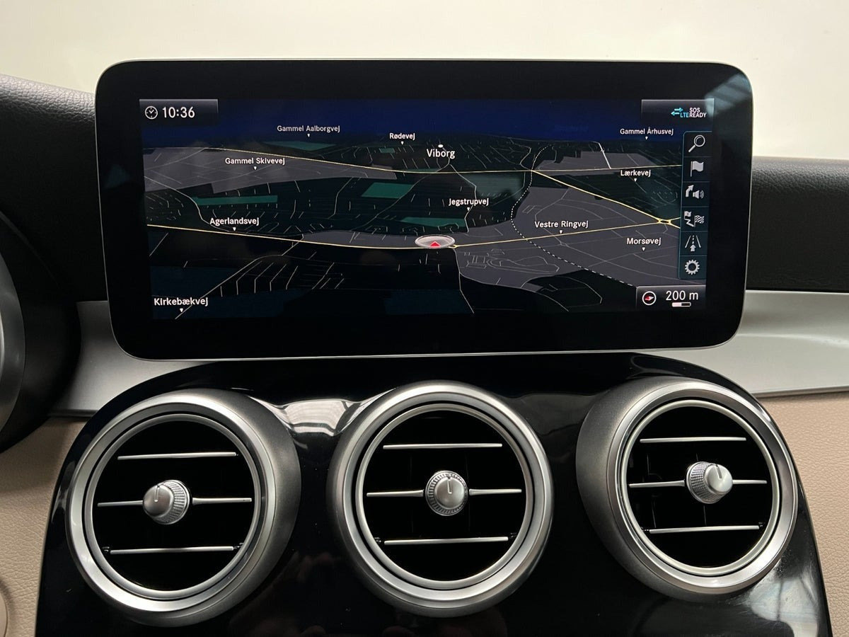Blå Mercedes C300 fra 2018