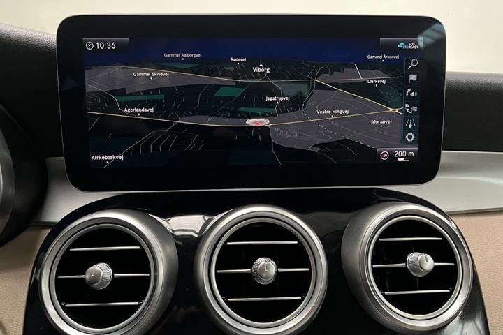 Blå Mercedes C300 fra 2018