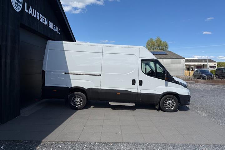 Hvid Iveco Daily fra 2022