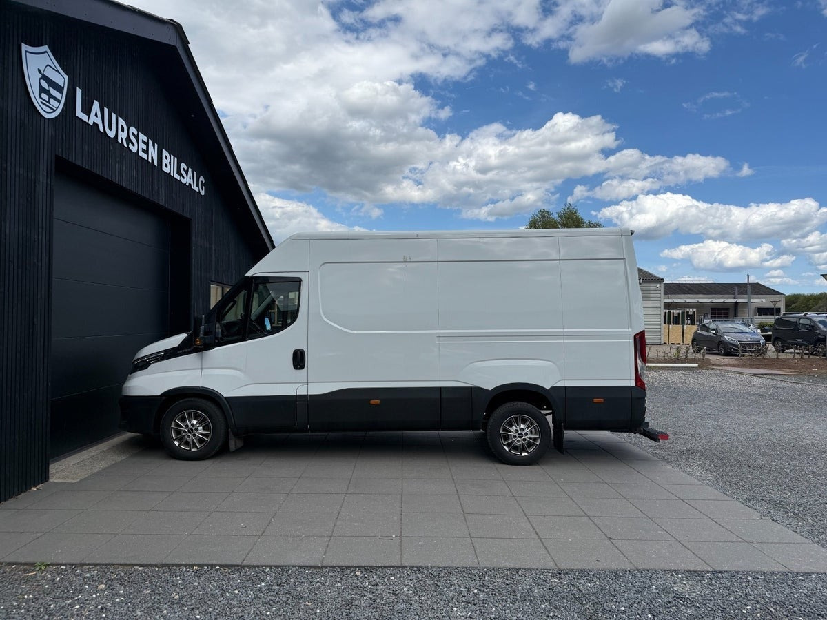 Hvid Iveco Daily fra 2022