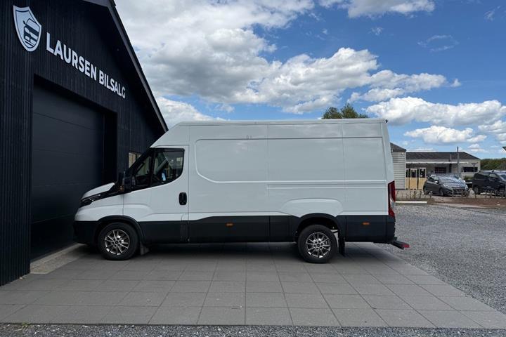 Hvid Iveco Daily fra 2022